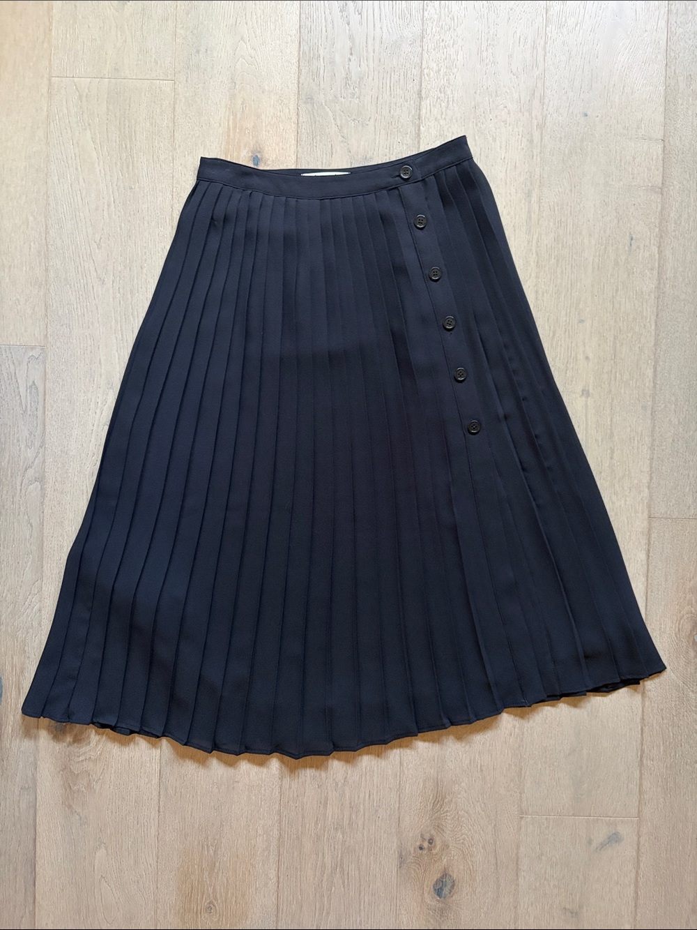 EUC reformation verona accordion pleat button skirt size XS black
